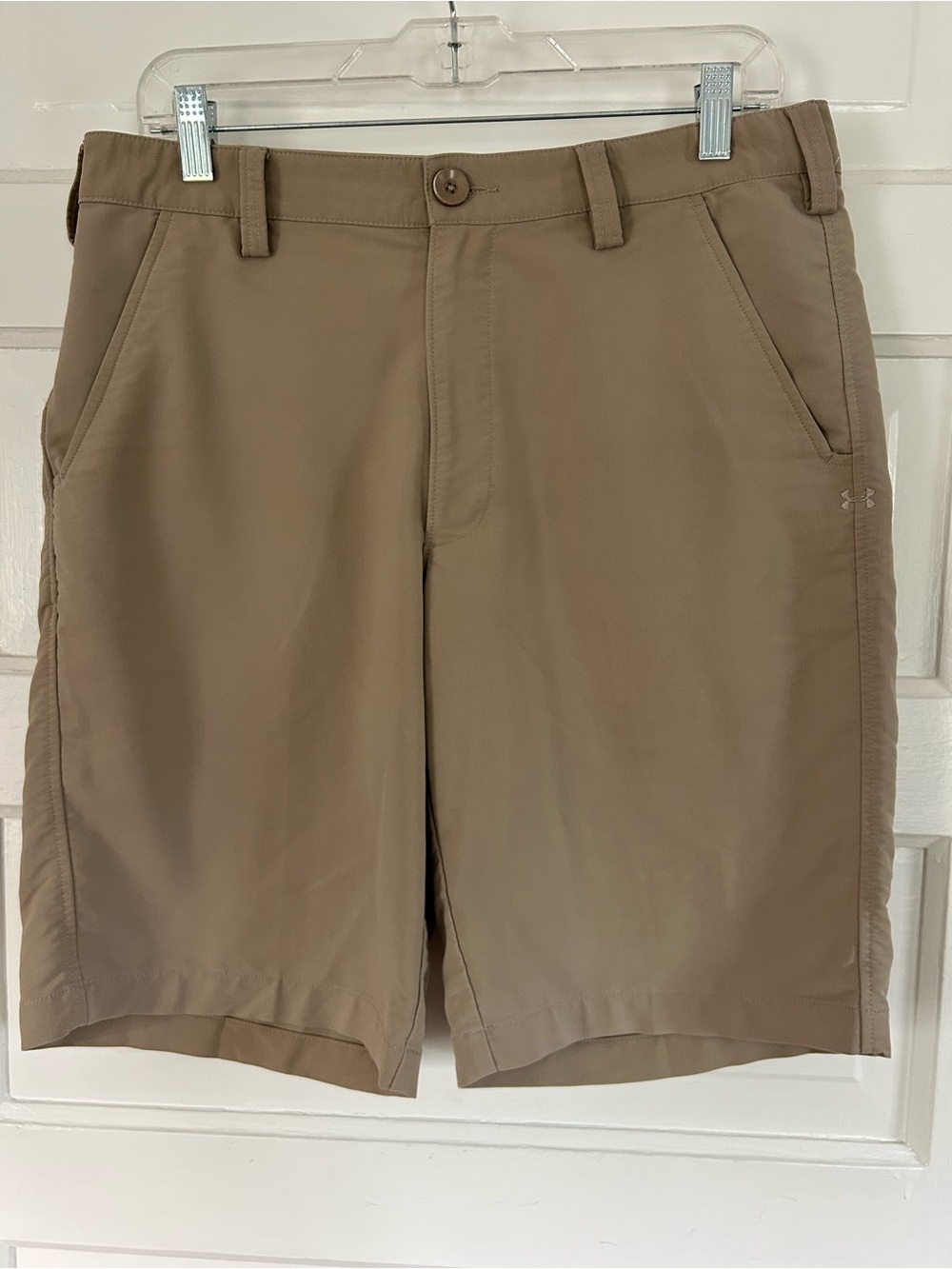Under Armour Men’s 10” Khaki Performance Shorts with Pockets. Size 32